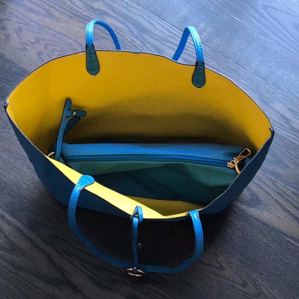 Reversible Tote with small bag inside!